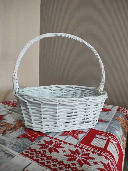 Белые корзины новые.