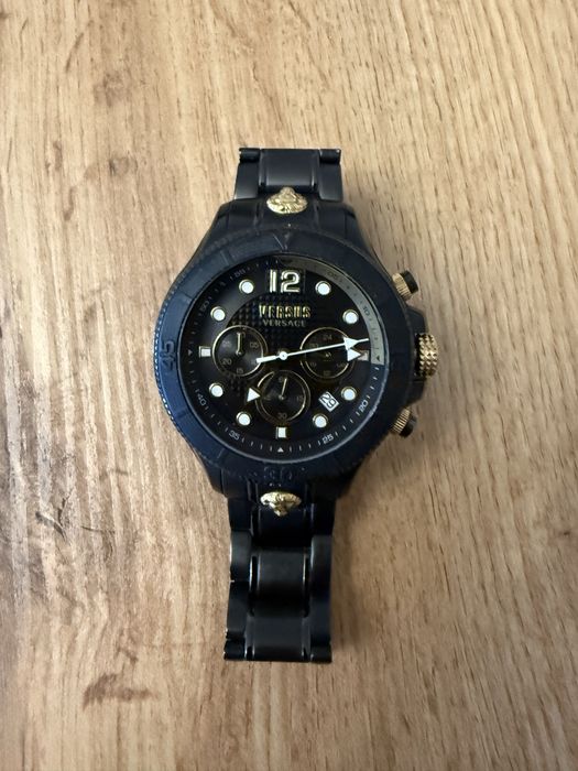 Ceas versace versus