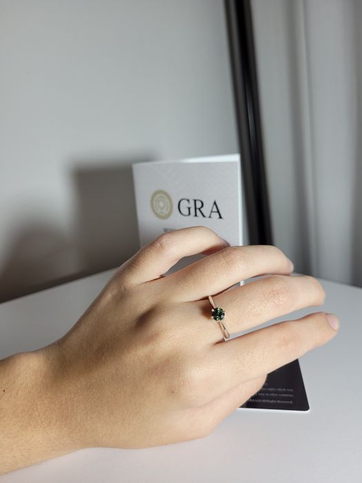 Inel de logodna din argint cu diamant moisaanite