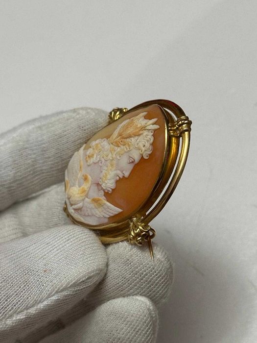 BROSA AUR 18K + CAMEE - Zeus - Sculptata in Scoica Sardonyx - Vintage