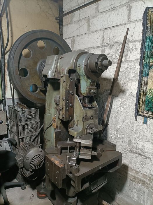 Presă excentrică-ștanță 40 tone EISENWERK HENSEL
Presă excentrică-ștanță 40 tone EISENWERK HENSEL
Presă excentrică-ștanță 40 tone EISENWERK HENSEL