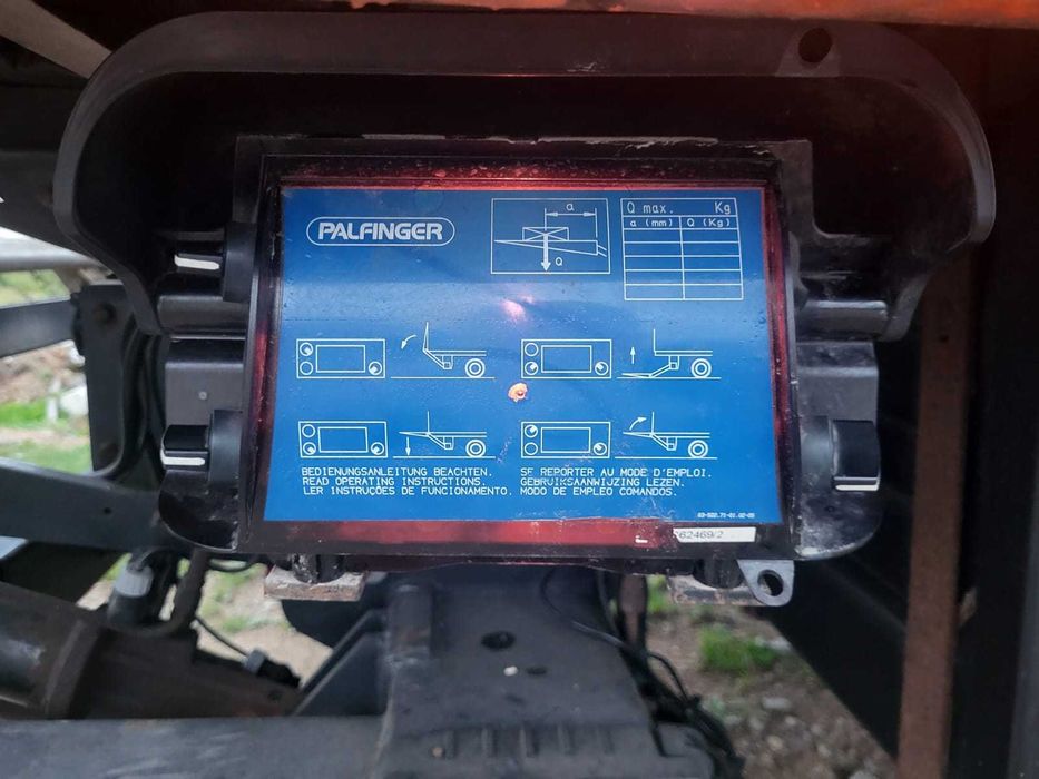 Vând lift hidraulic pentru csmion 7,5t și caroserie cu relată.