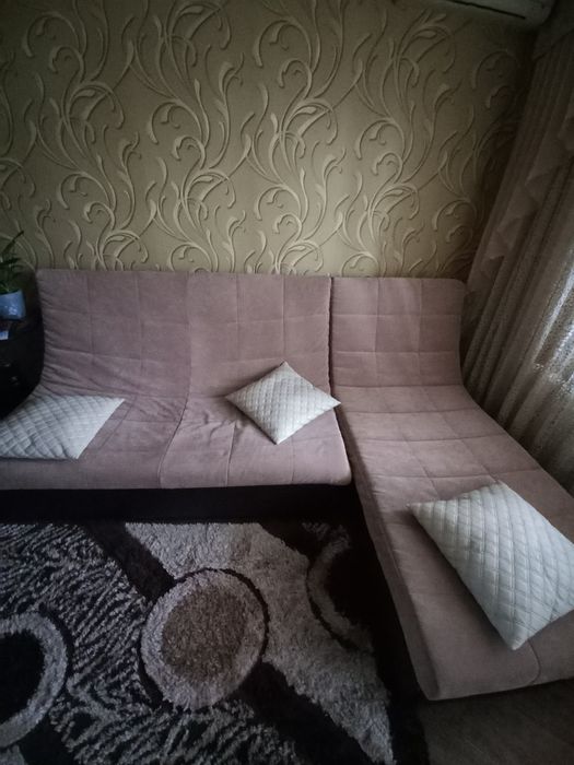 Продам диван в комнату