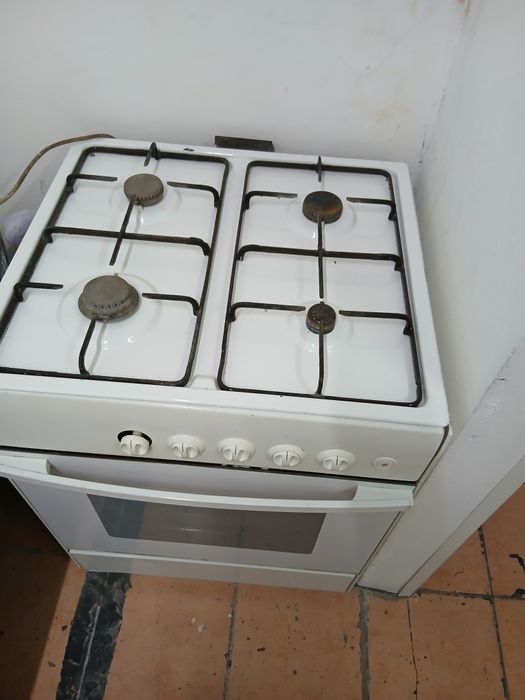 Продам газ плиту