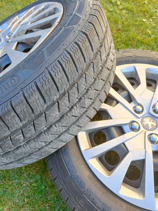 Гуми  с оригинални 3 таса за бус