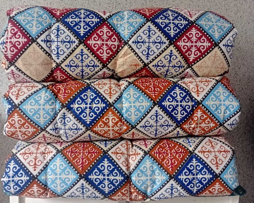 Көрпе қолдан жасалған