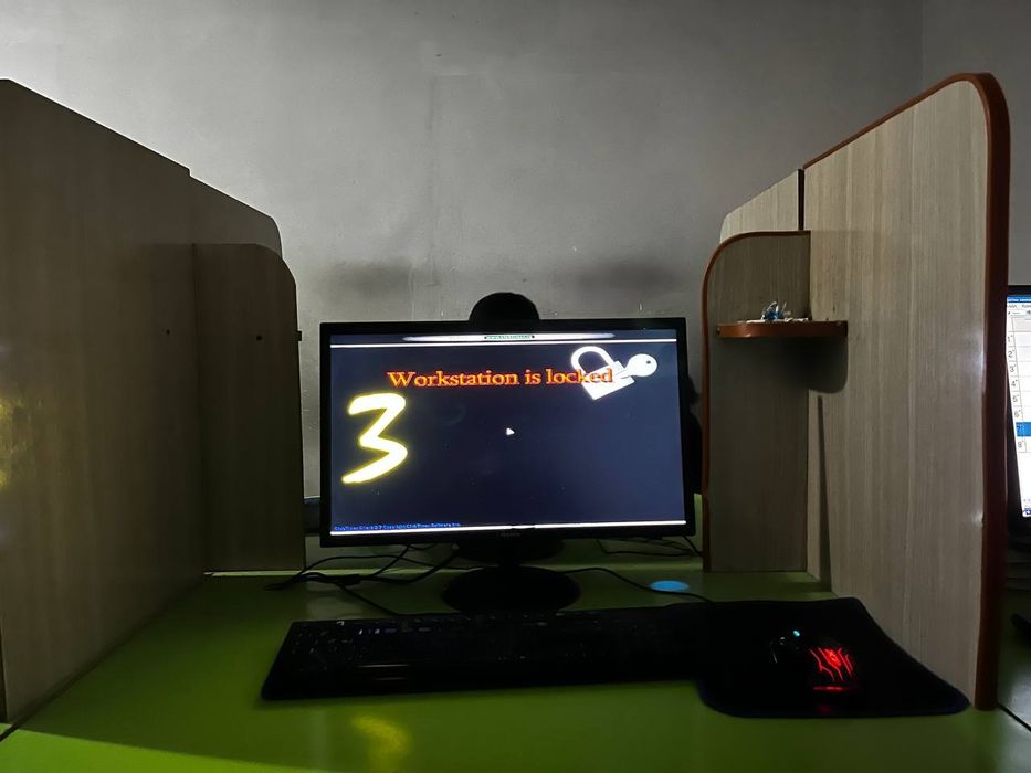 Kompyuter stollari bilan