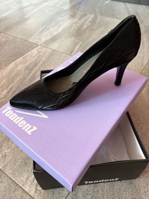 Елегантни черни токчета