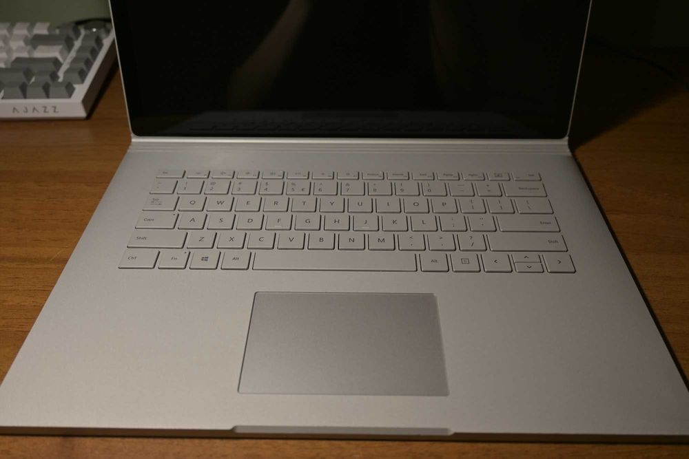 Microsoft Surface Book 3, i7-1065G7, GTX 1660TI, 256GB SSD, 16 GB Ram