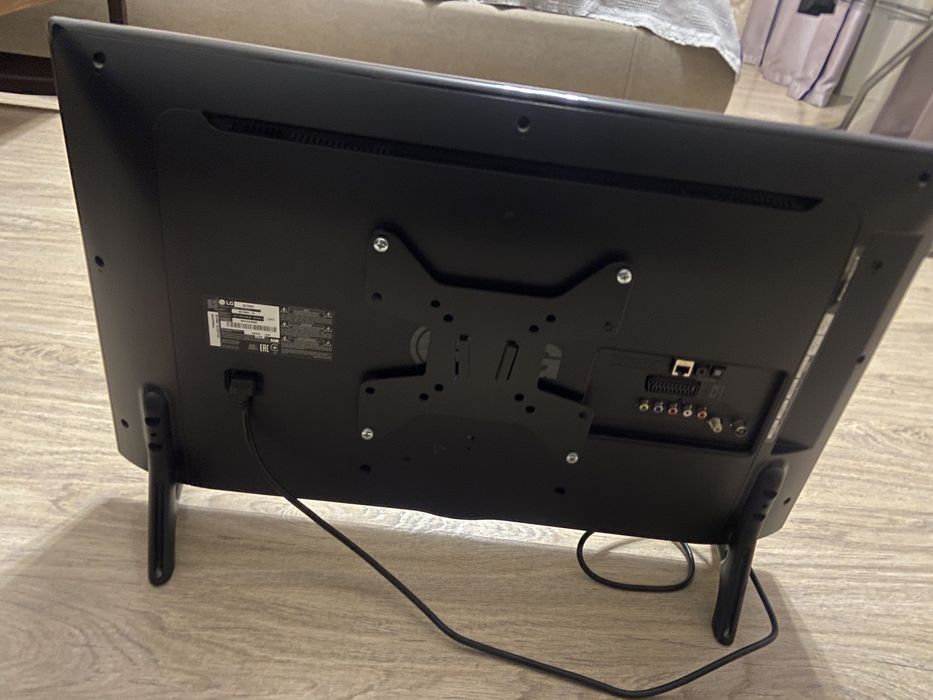 Телевизор LG 32LF580U