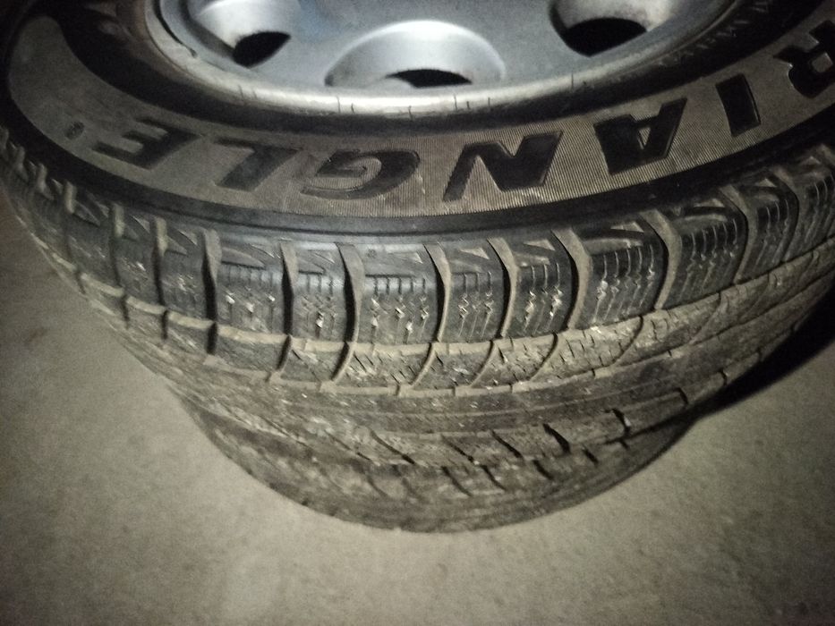 Шины с дисками в хорошем состоянии 205\70/15