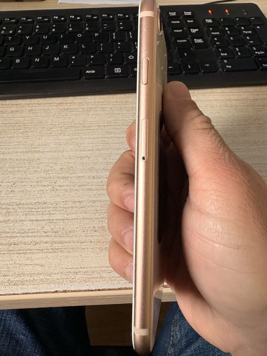 Vand Iphone 8 impecabil!