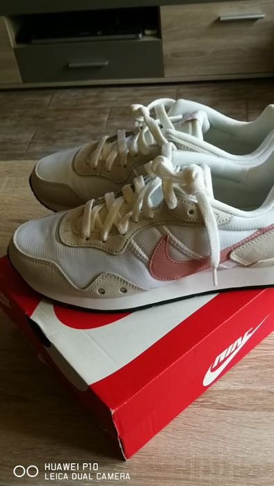 Vind încălțăminte sport Nike. 225 lei ușor negociabil