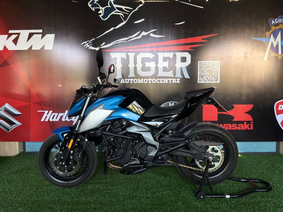 CF Moto 400NK Street