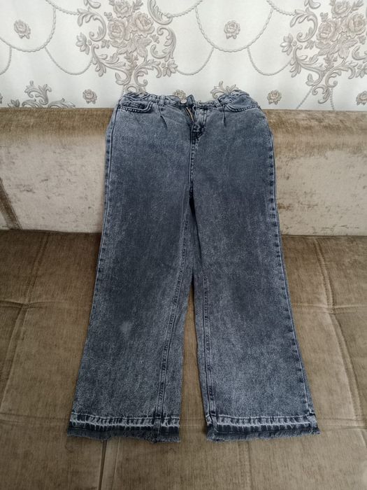 Продам джинсы на 8-11 лет