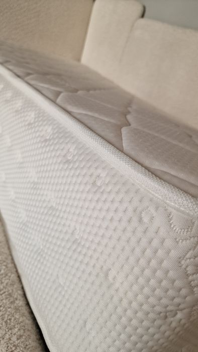 Кровать с матрасом