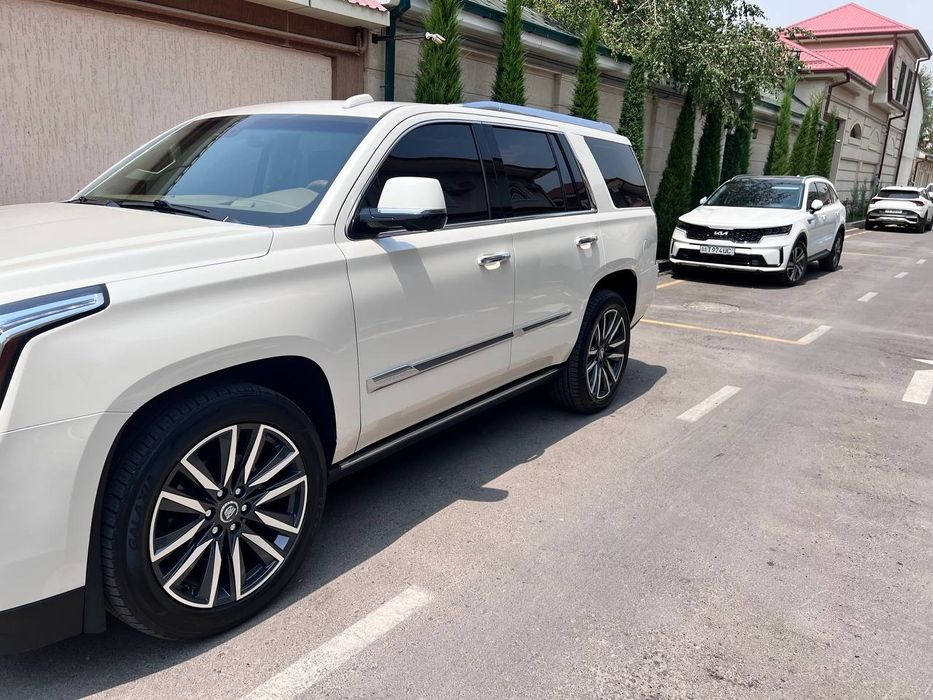 CADILLAC ESCALADE Sotiladi xolati allo