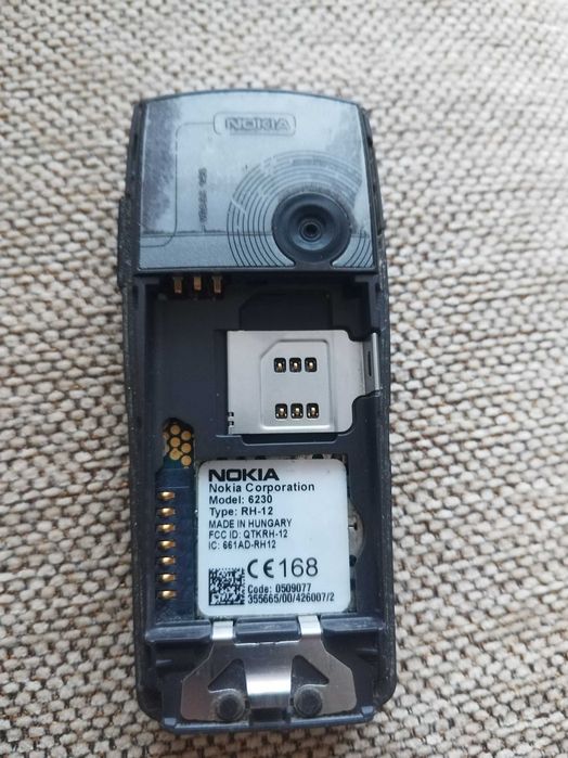 Nokia  6230 telefon mobil cu incarcator Functional se poate vorbi la el
