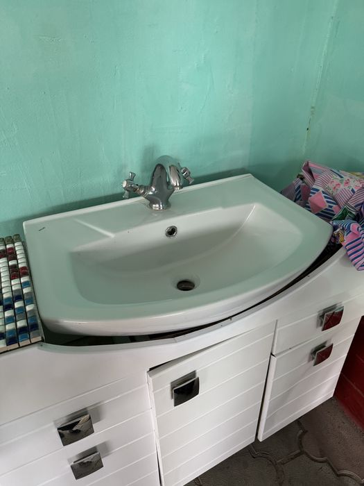 Продам раковину со смесителем