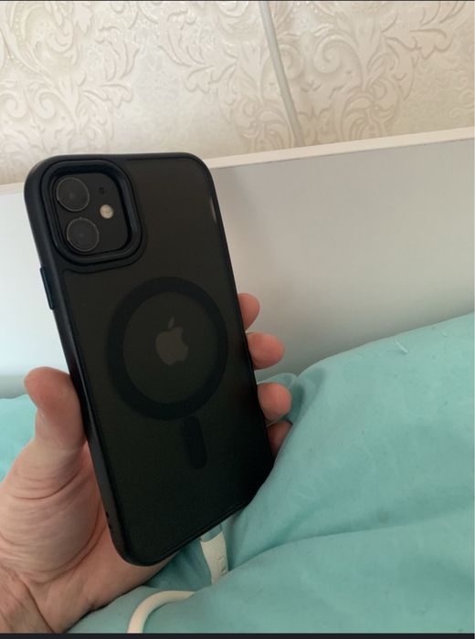 Продам Айфон 11