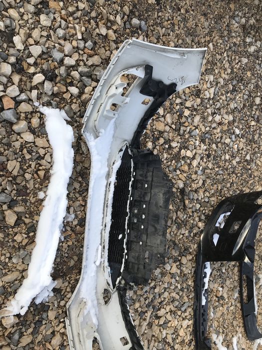 Предна броня с грил за Форд Фокус 2015-