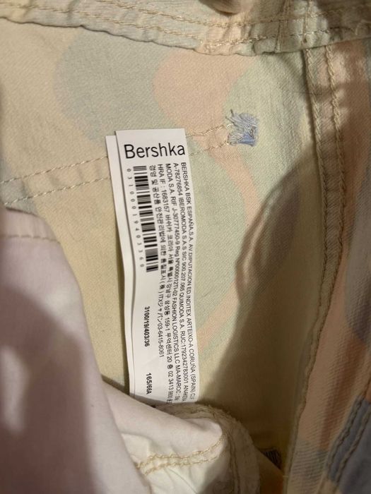 Pantaloni scurti BERSHKA