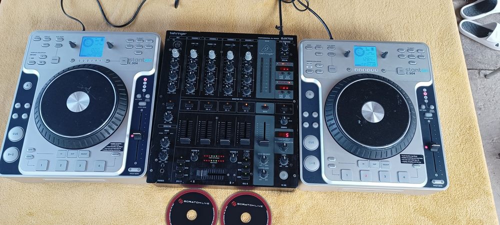 Mixer Behringer cu 2-Cdj Stanton