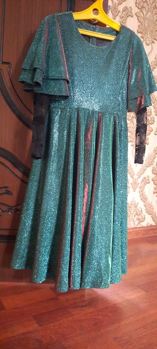 Платьице на милых девочек подростков