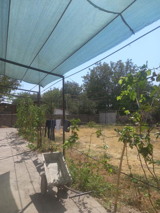 Уи сотилади 12 хона.17.сотик