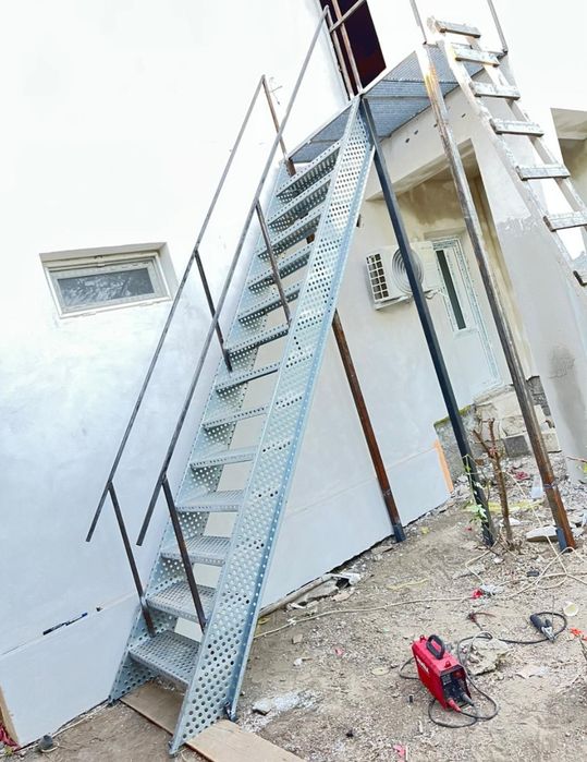 Scări zincate metalice la comandă