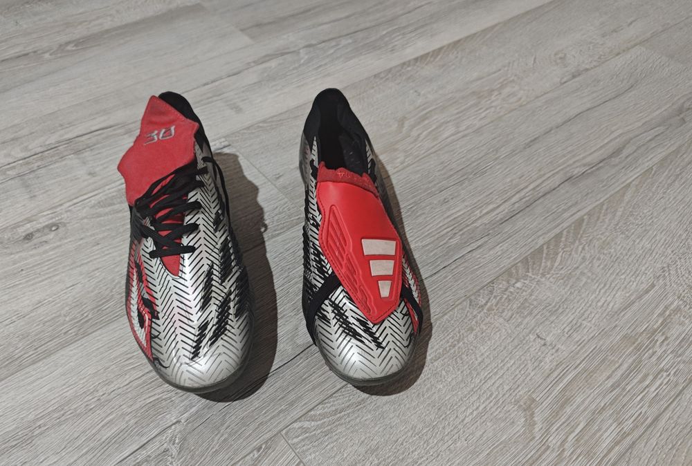 Футбольные бутсы Adidas Predator