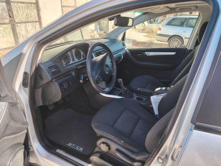 Мерцедес B170 бензин 5 врати,малко км.