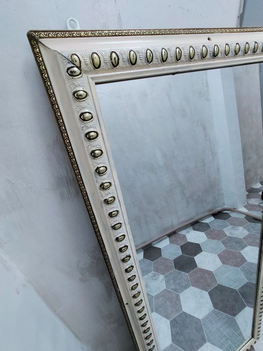 Зеркало в резном багете