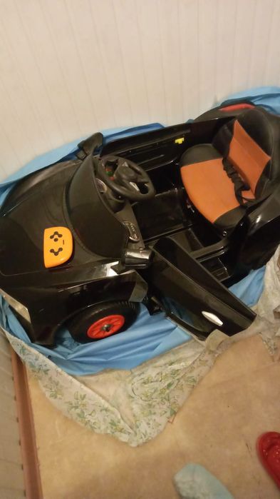 Машина BMW мальчиков