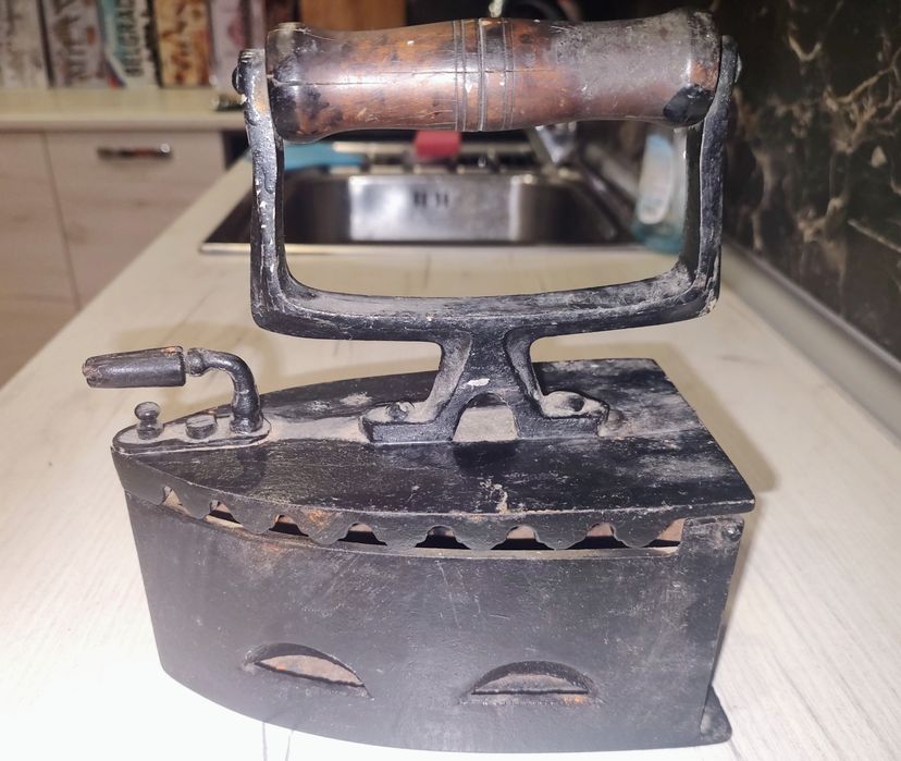 Българска ретро ютия