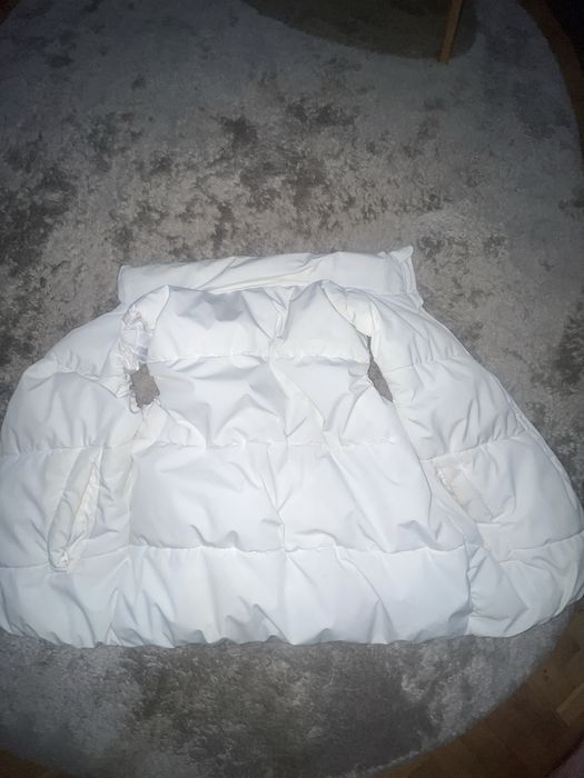 Бял елек bershka