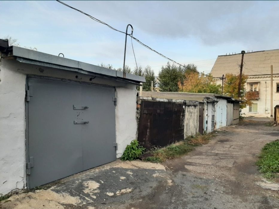 Продам гараж в городе во дворе ул. Строительная 4