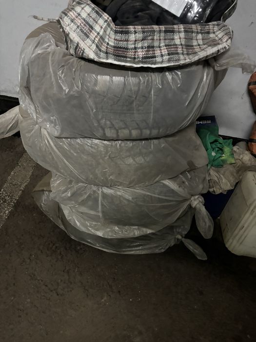 Продам Шины 235/65/17  по 15к