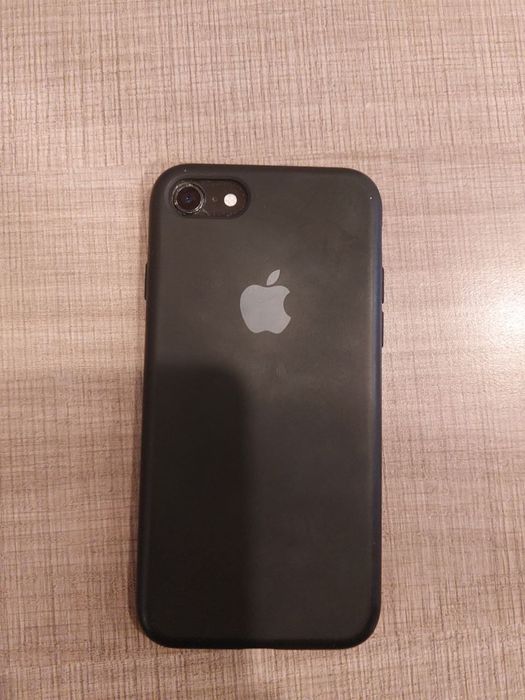 Айфон се2020 на 128гб