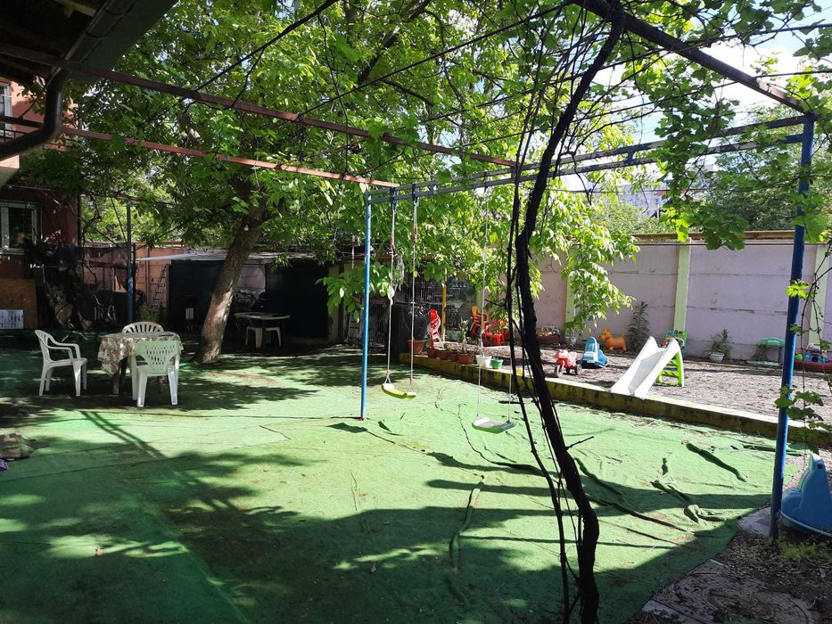 Proprietar vila, caut asociat