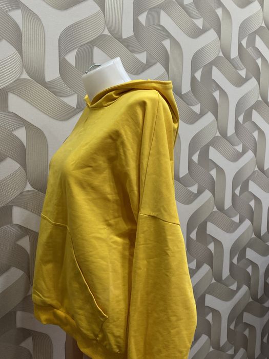 Желтое худи с капюшоном