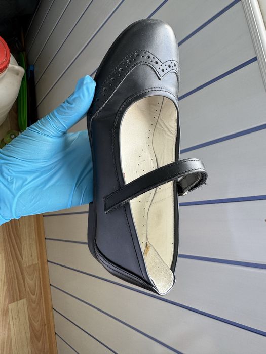 Продам детскую обувь