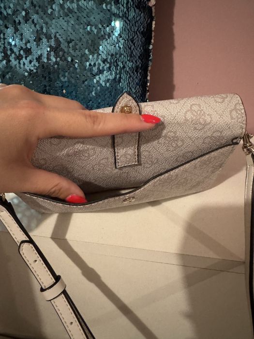 Дамска чанта Guess