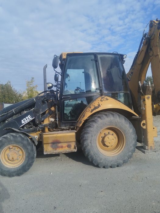 Продам экскаватор погрузчик 3/1 cat 432E