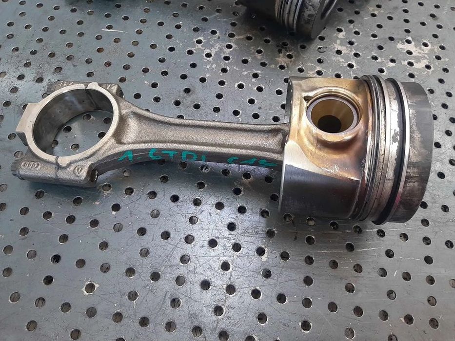 piston cu biela  1.6 tdi cay  vw passat b6 caddy 3 golf 6 audi a3 8p1 seat altea 5p ibiza 4