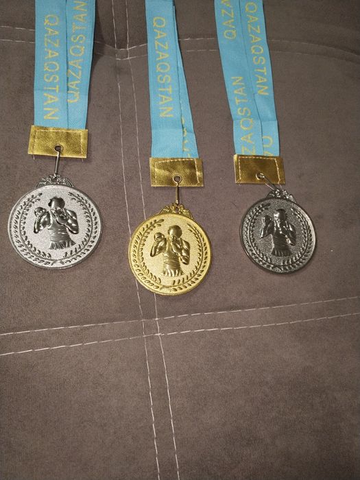 Медали по боксу.