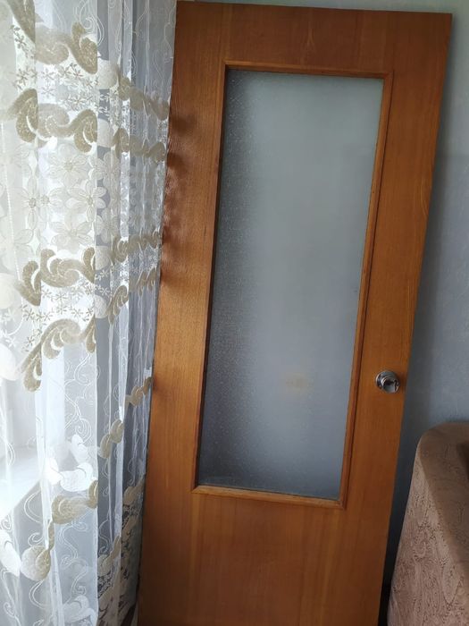 Продам деревянную дверь