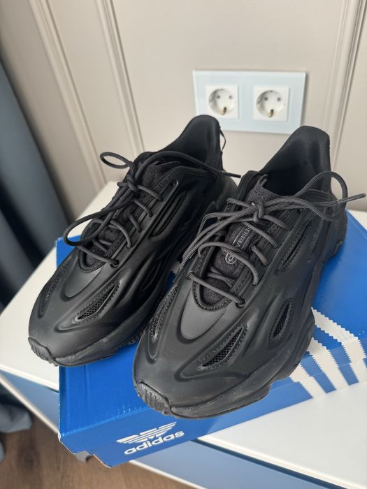 Продам Adidas кроссовки новый