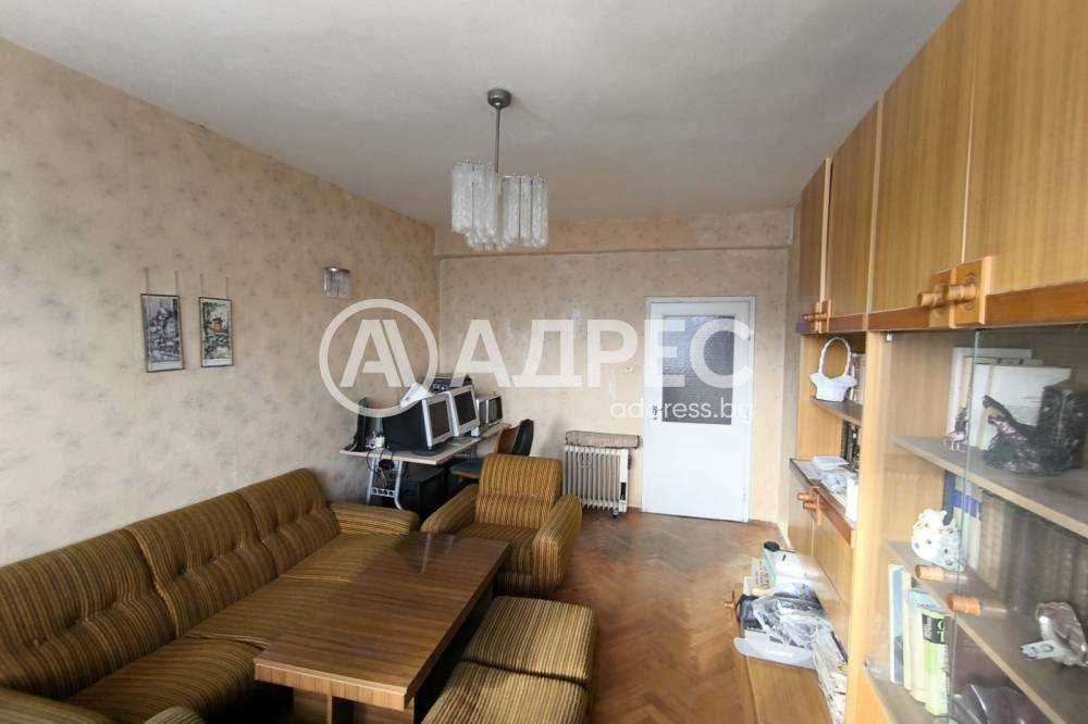 Тристаен апартамент в центъра на гр. Разград!