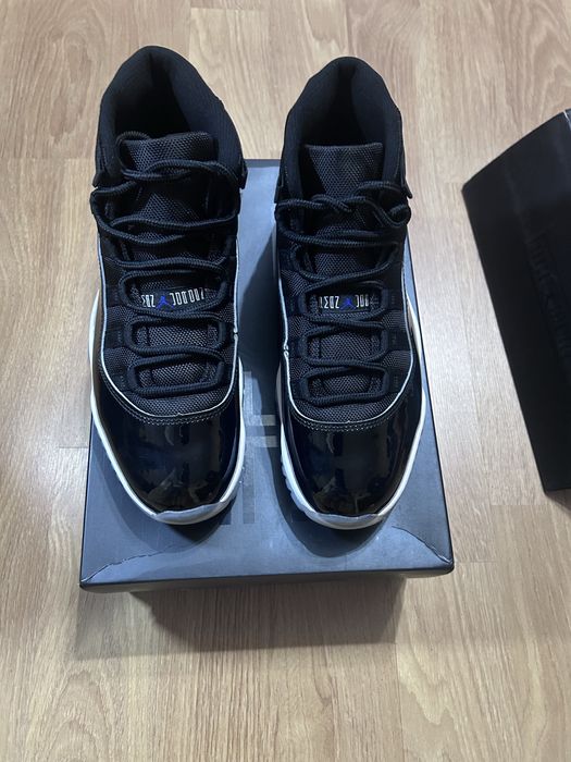 Jordan 11.       .